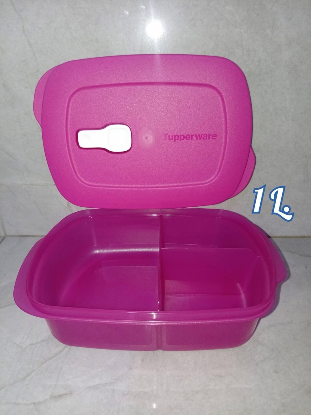 Tupperware Crystalwave plus 4 cup Divided rectangular New Pink